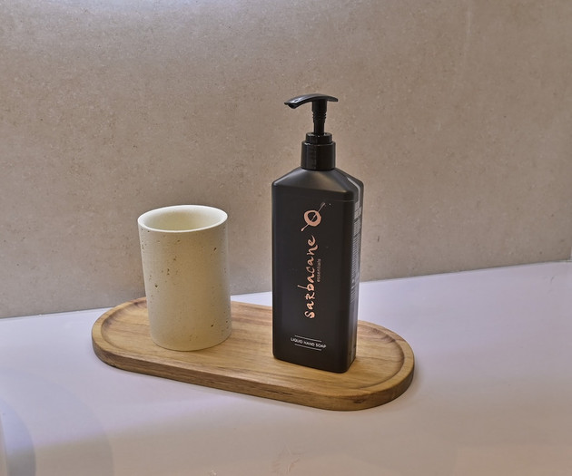 Full bathroom 1
