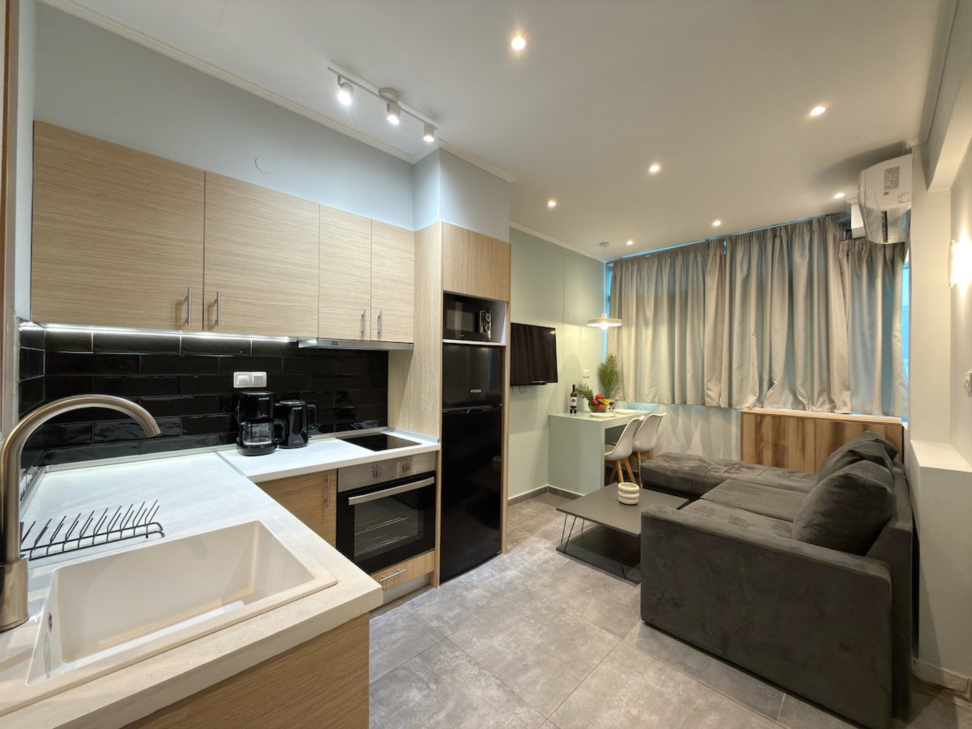 Full kitchen