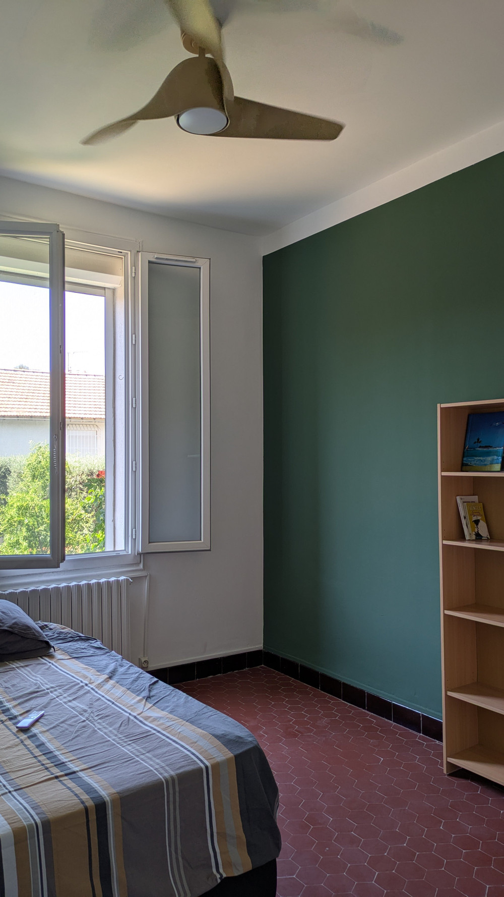 Quiet Marseille bedroom preview