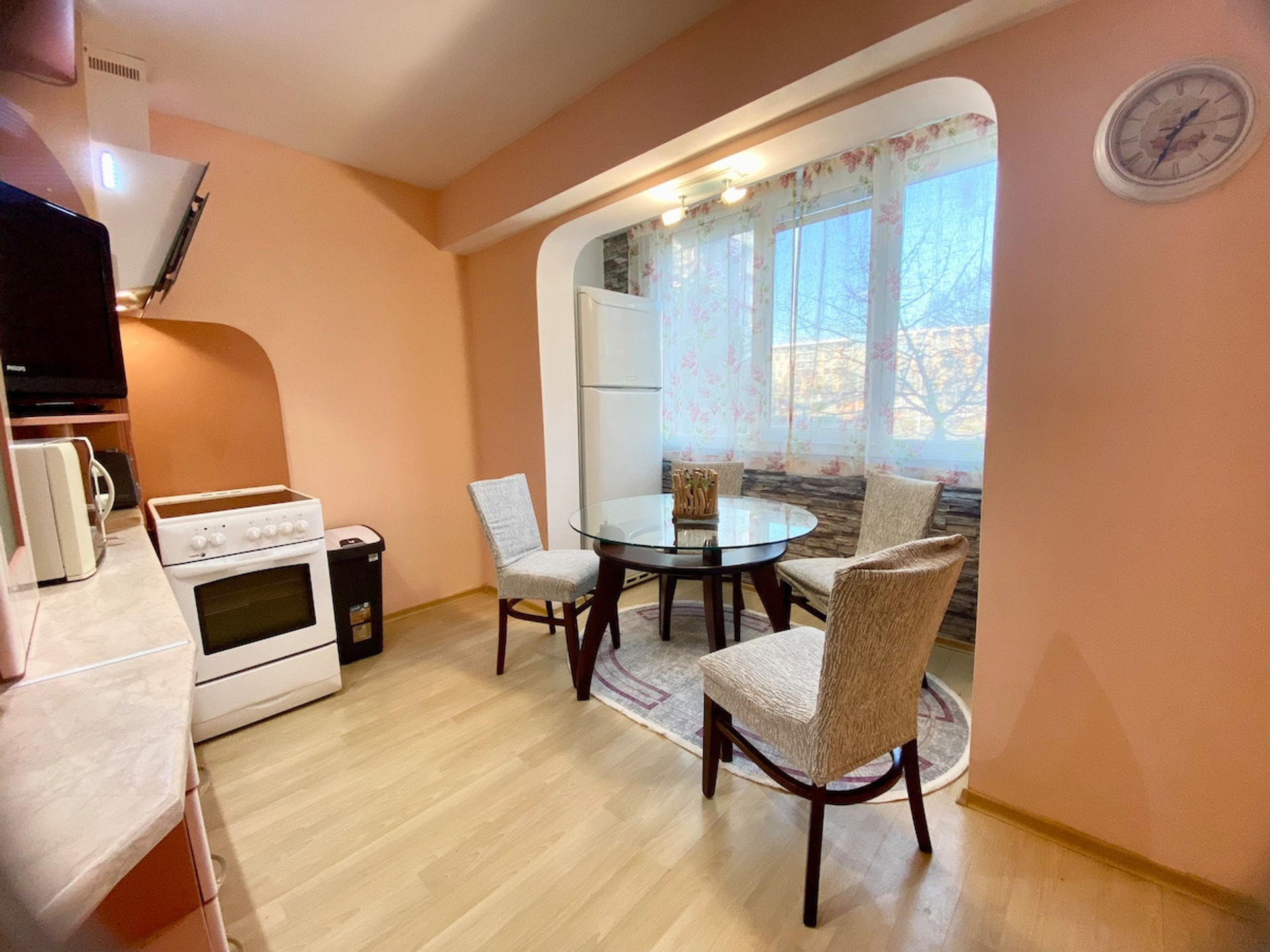 Dining area image 1