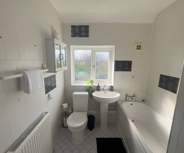 Cozy 4 Bedroom Home | Pet Friendly | Free Parking
