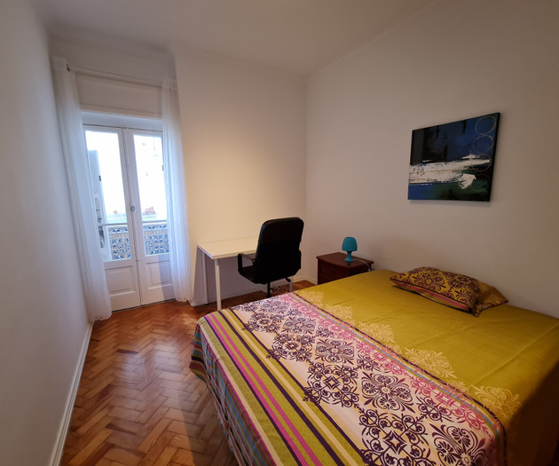 Private room for male only in Santa Apolónia