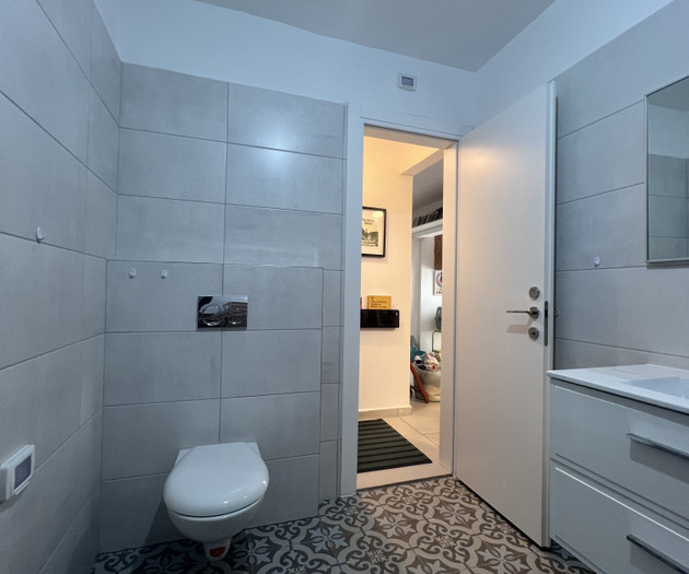Quiet, large, bright Apartment in Tel Aviv