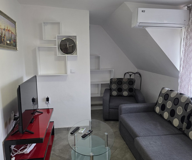 Stylish 1BR near Centre