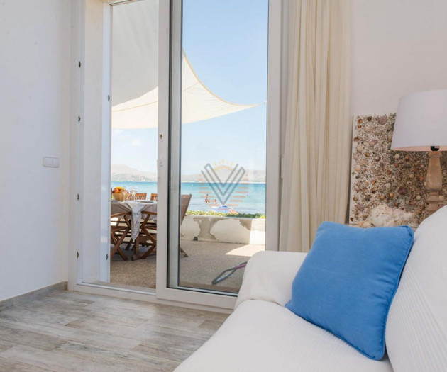 Ran de Mar, sea views villa located directly on th