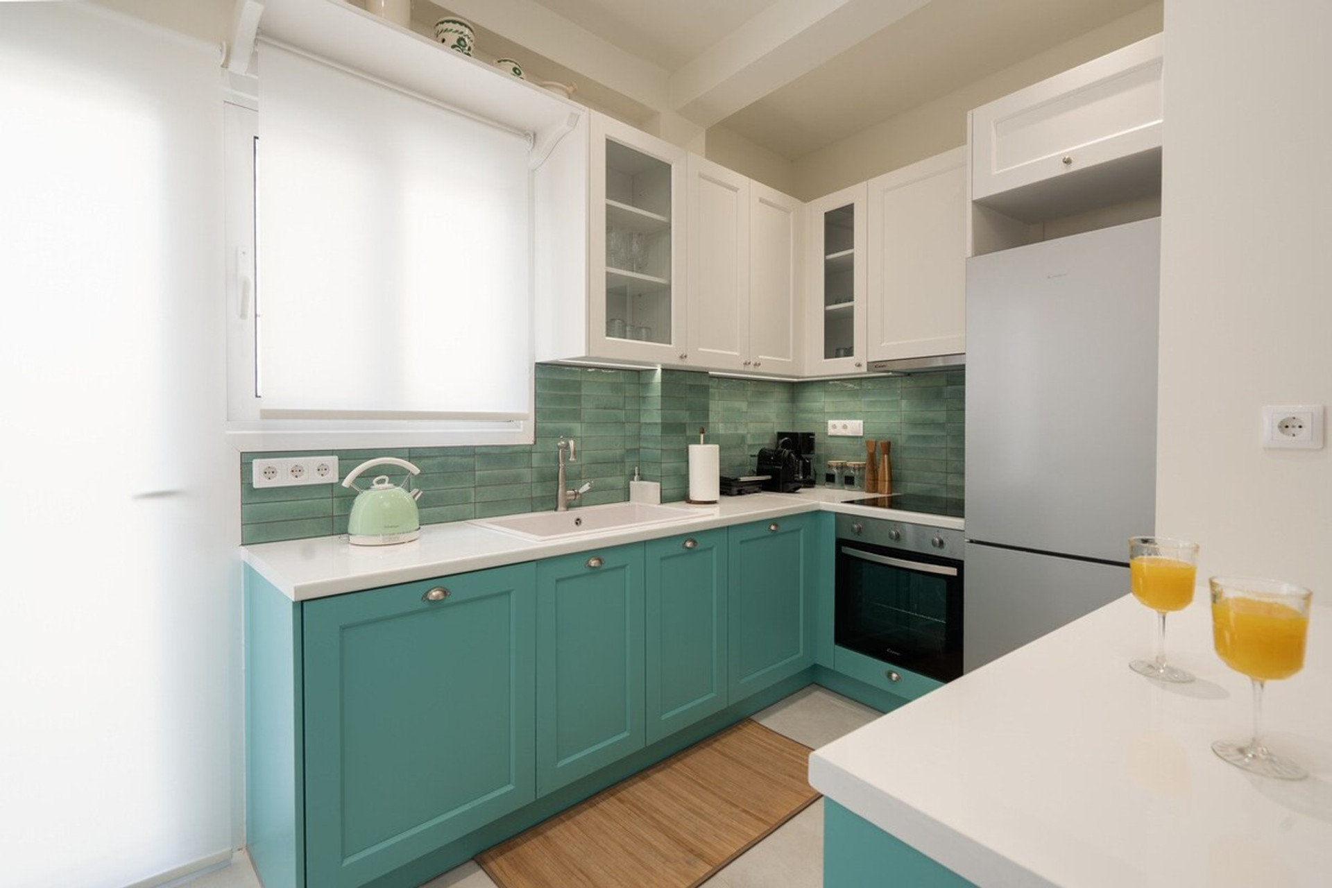 Full kitchen image 2