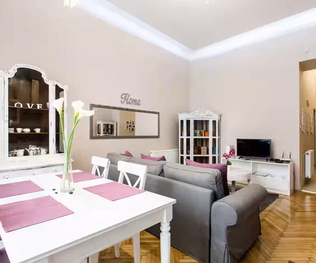 Vintage DIY home near the Basilica