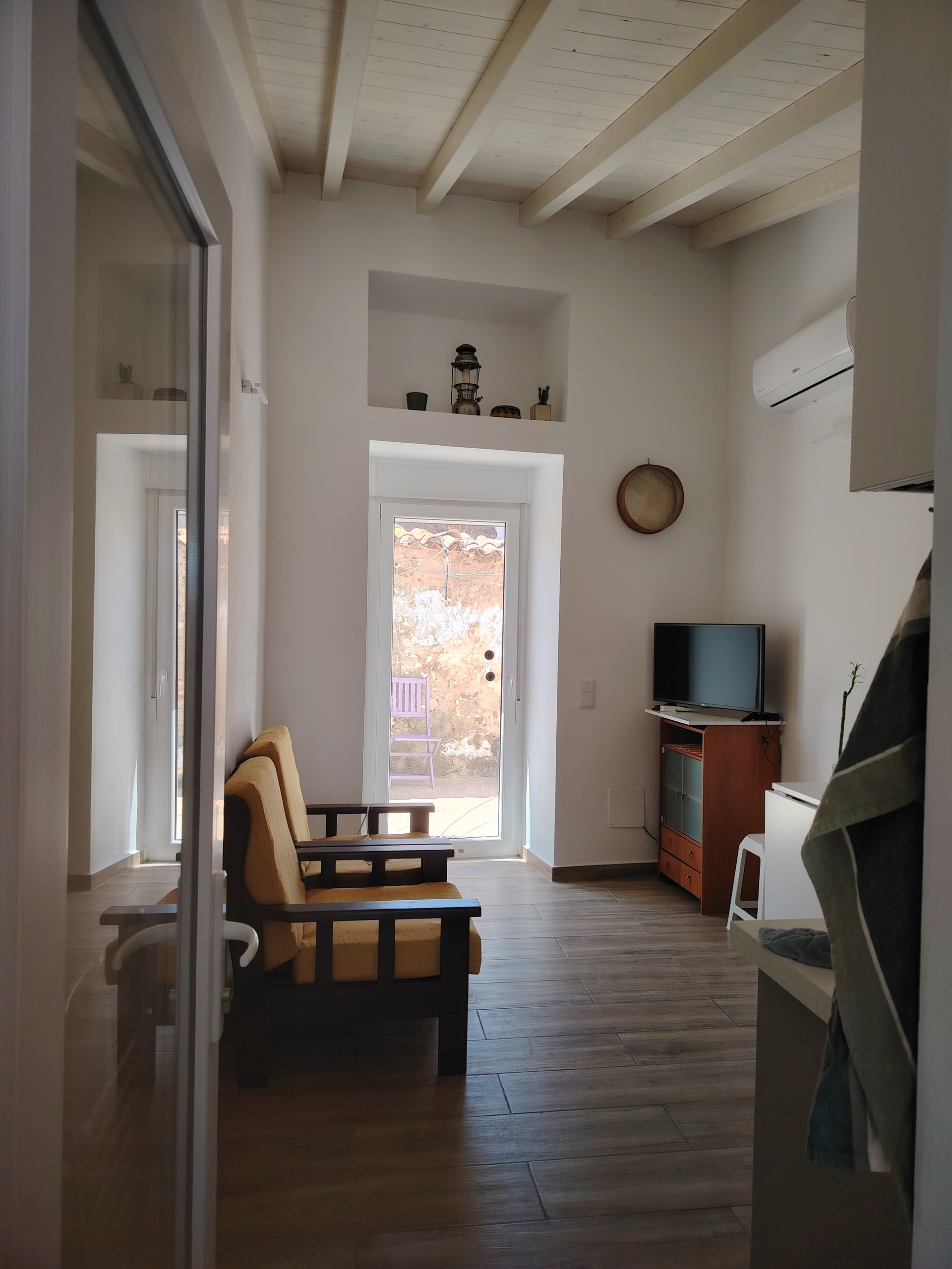 Living room with armchairs and TV
