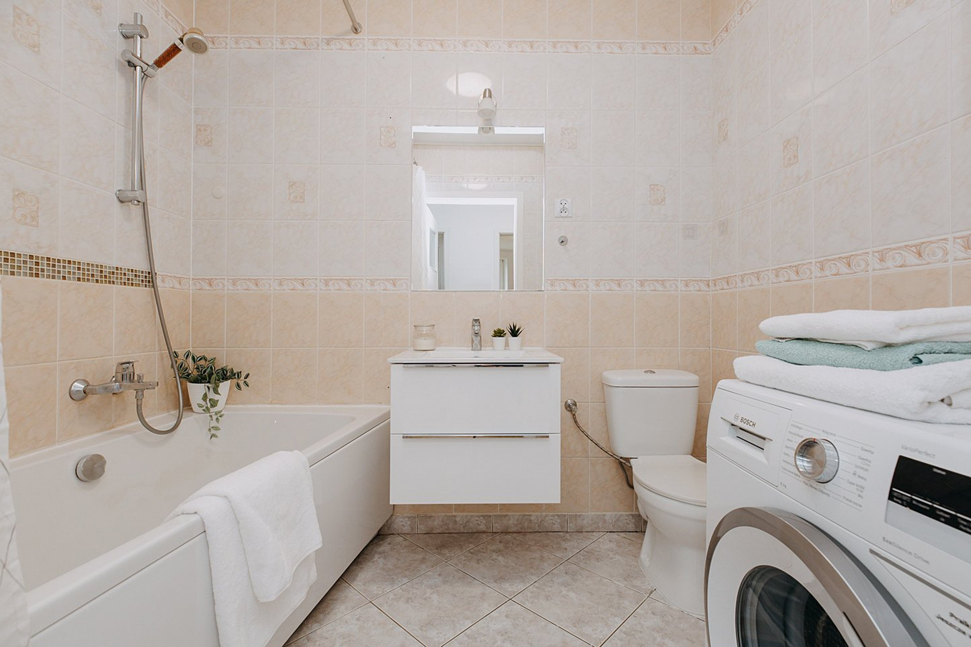 Bathroom with bathtub and washing machine