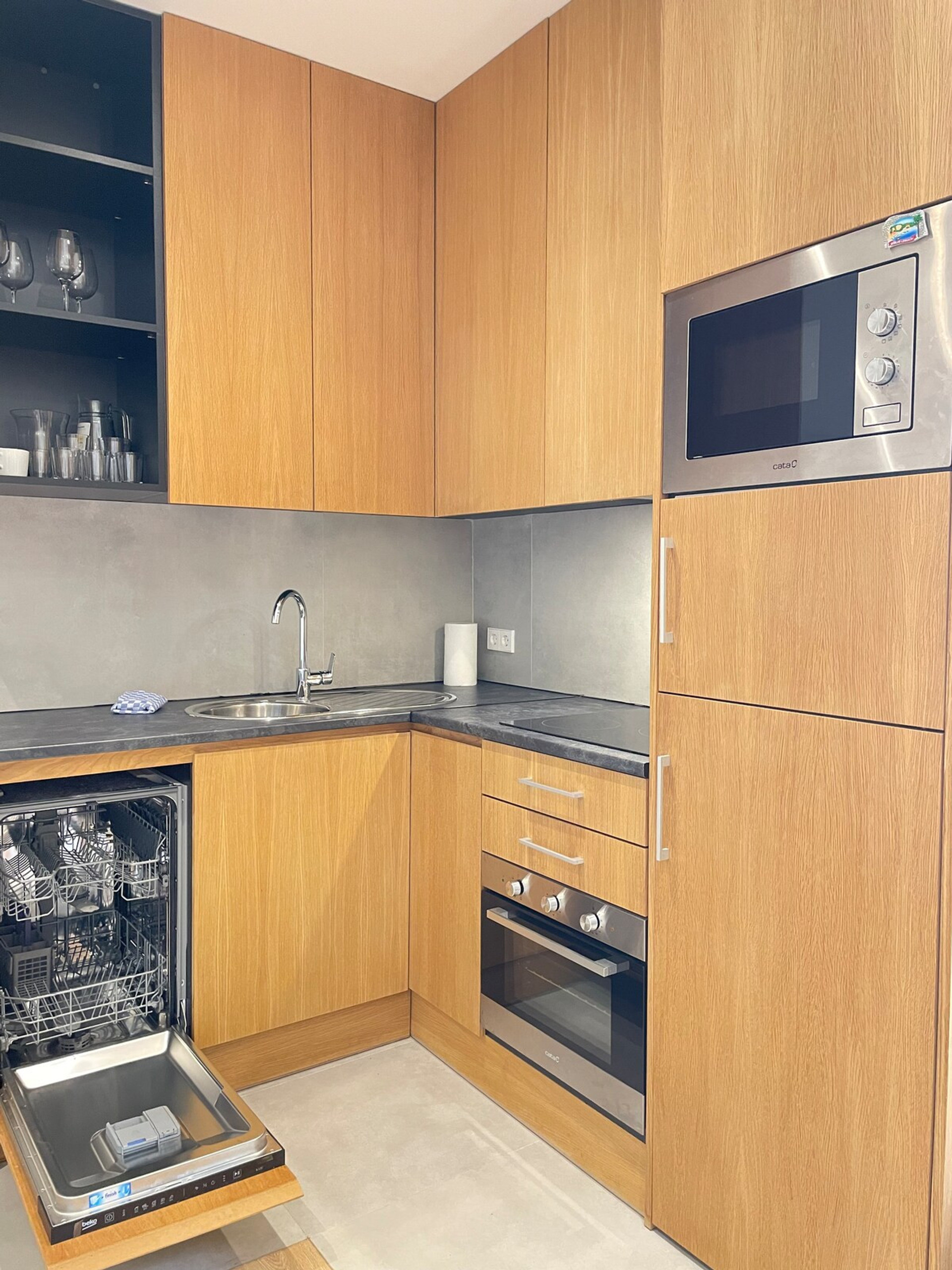 Full kitchen