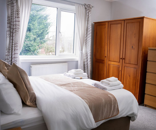 Modern & Spacious 4-Bedroom Residence in Crumpsall