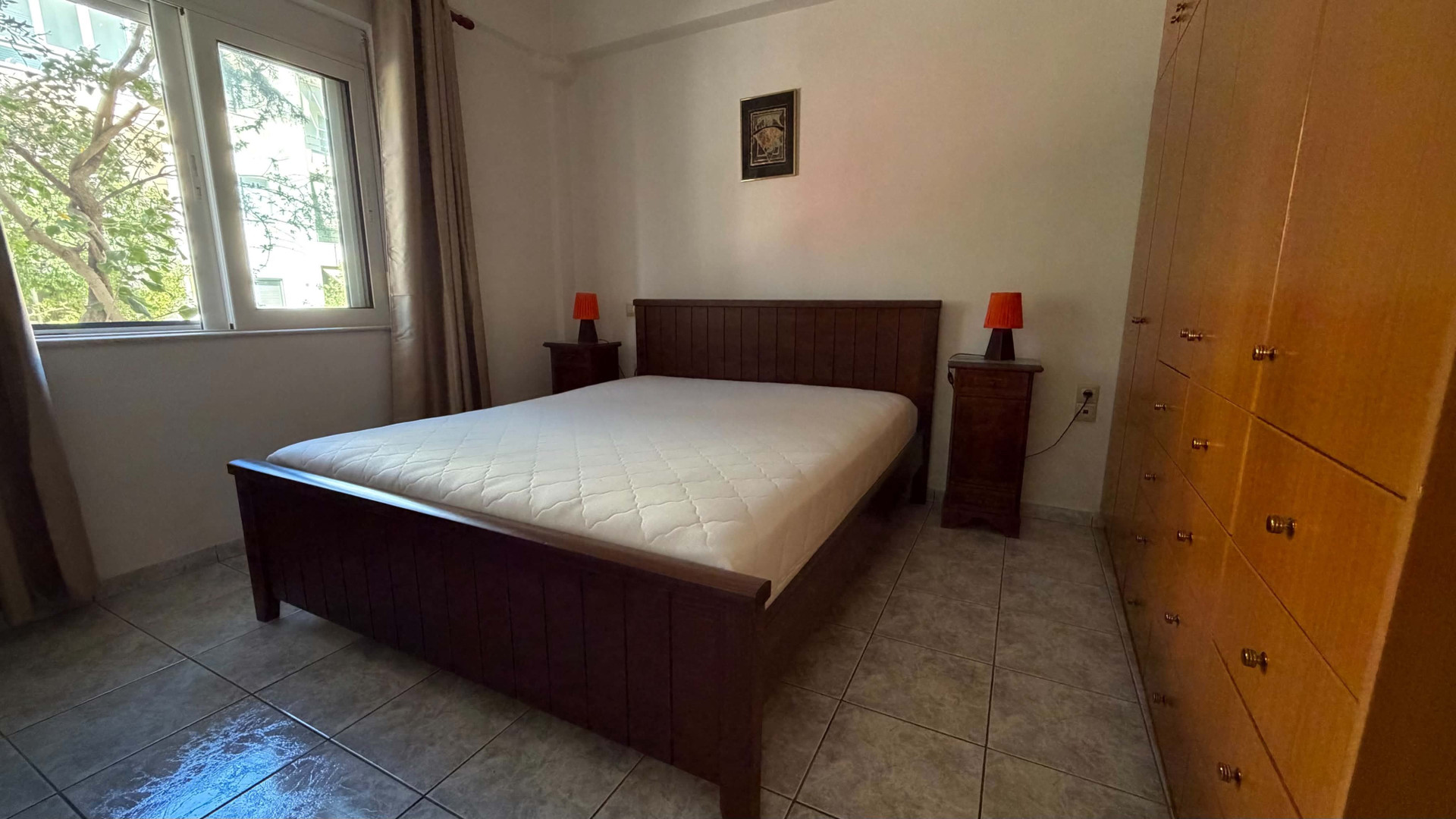 Double bedroom with nightstands
