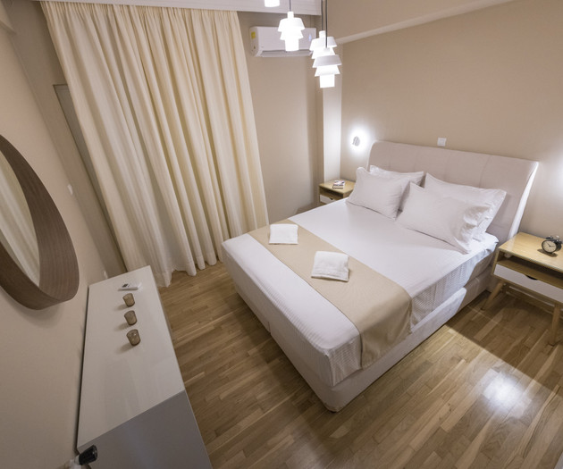 Modern Stone Suite: 1Gbps Fiber & Space for 6