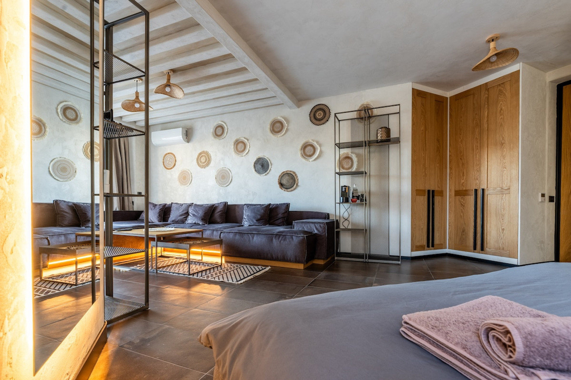 Coffee/tea facilities, Living room, Bedroom, Towels, Wardrobe