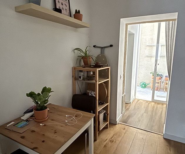 Cozy private bedroom in shared T2 in Graça, Lisbon