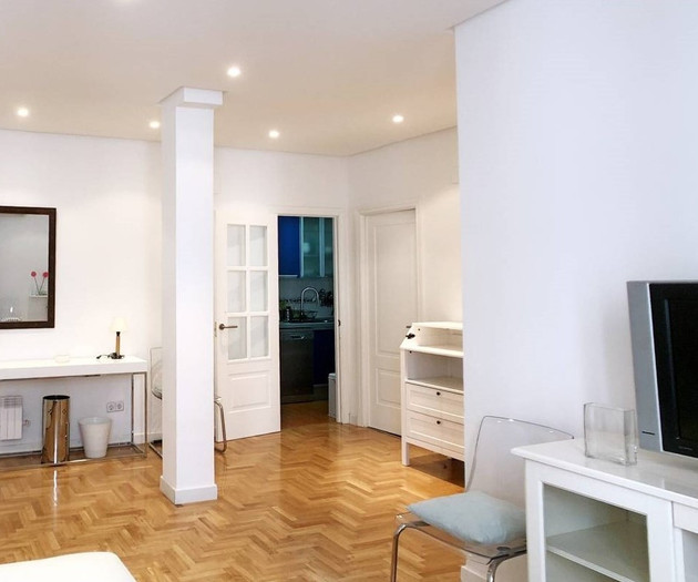 Apartamento en Cortes/ Barrio de las Letras Madrid