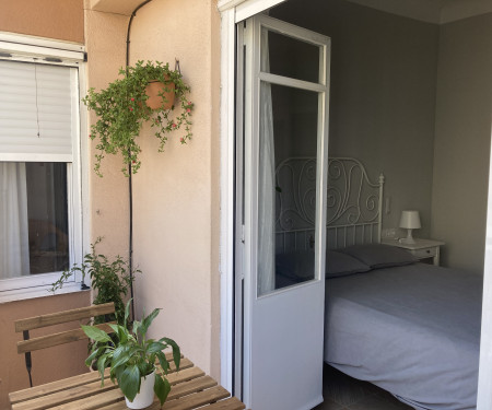 Airen Room - Private Balcony, Open Closet, Sunny