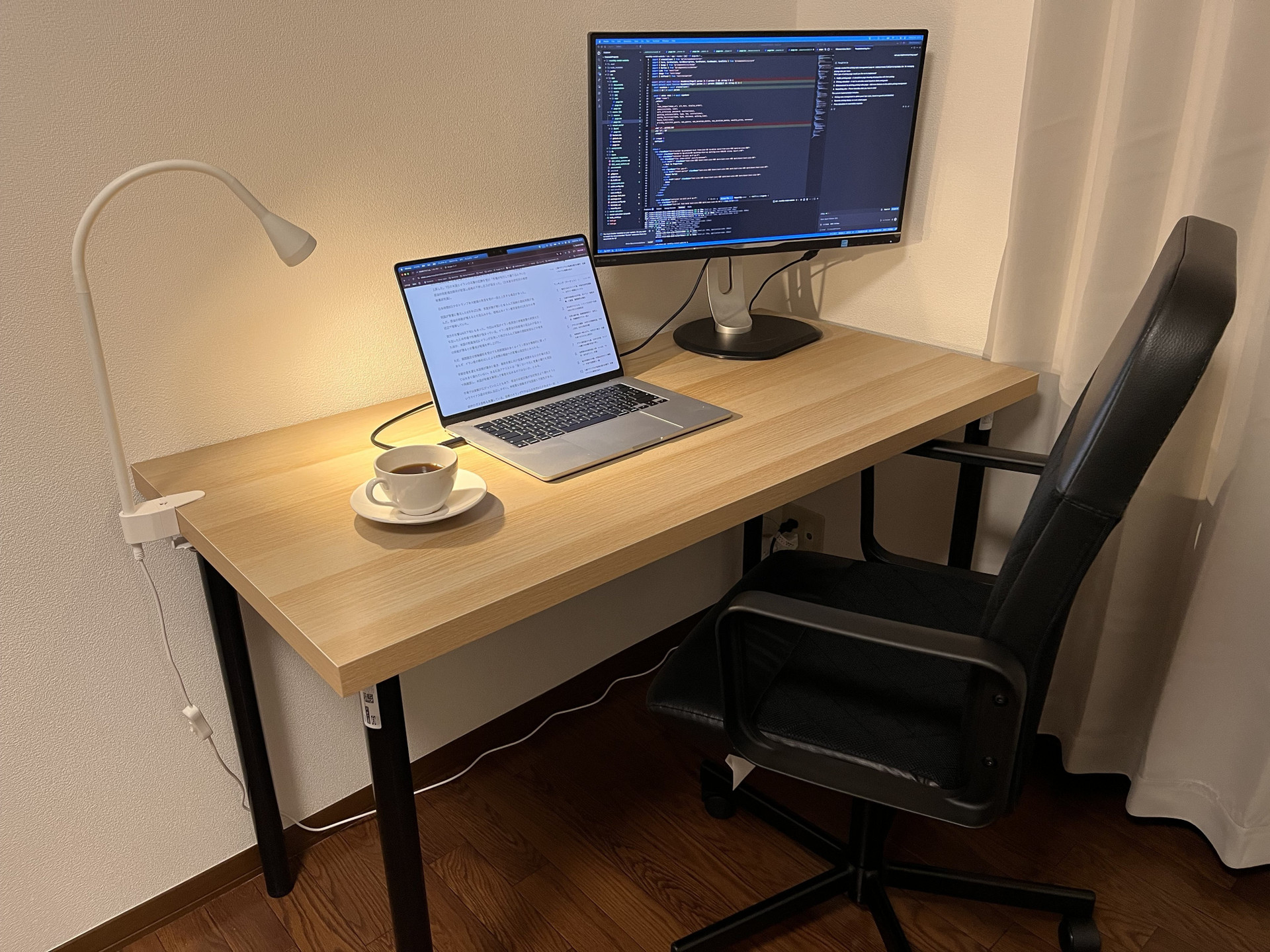 Bed Room 1 - Desk with 25 inch monitor