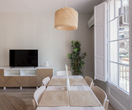 Bright apartment in Eixample, Barcelona.