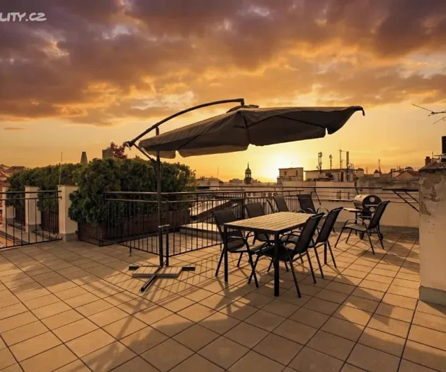 DiCaprio Penthouse | Rooftop Terrace & Jacuzzi
