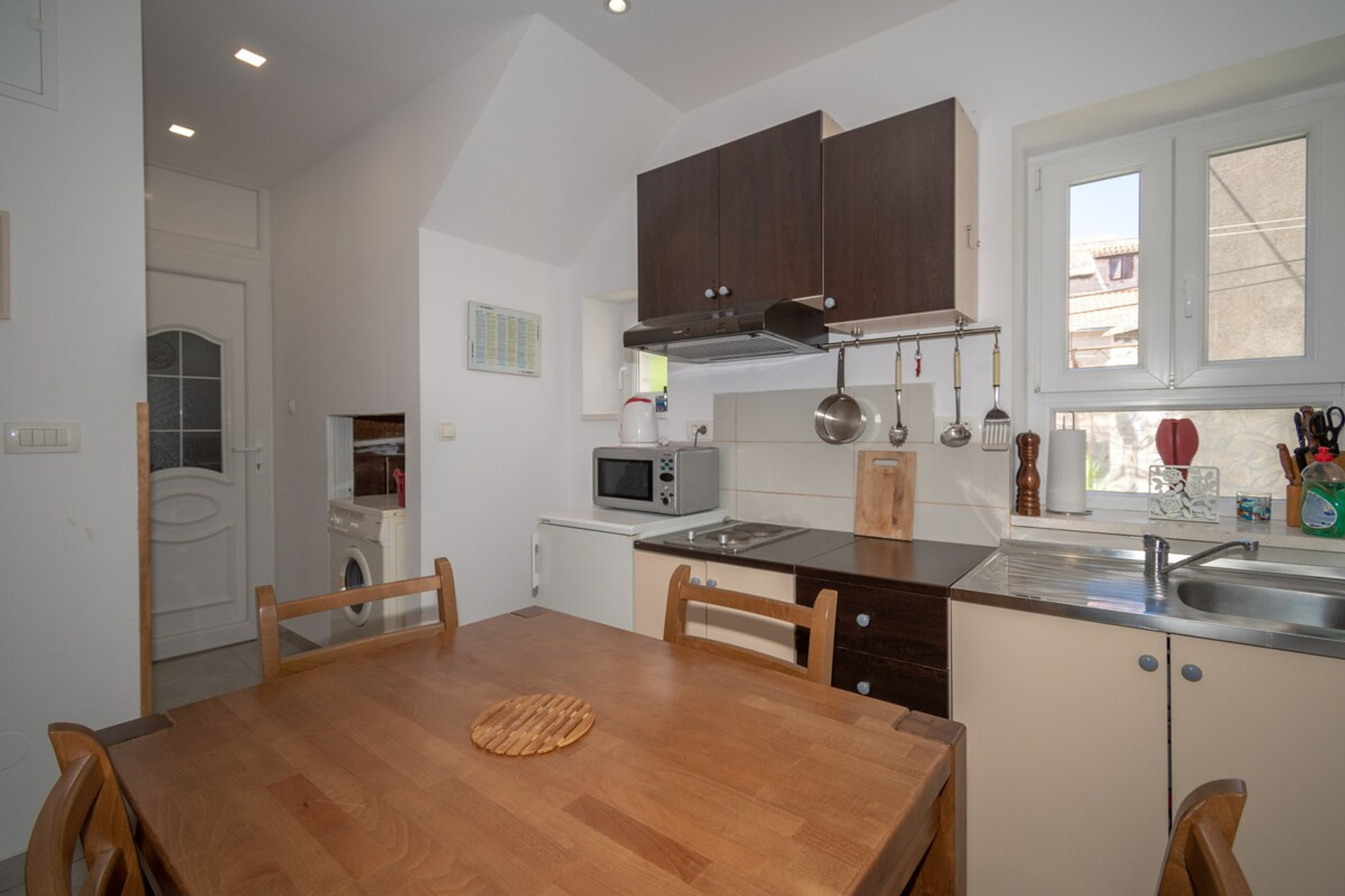 Kitchenette with dining table