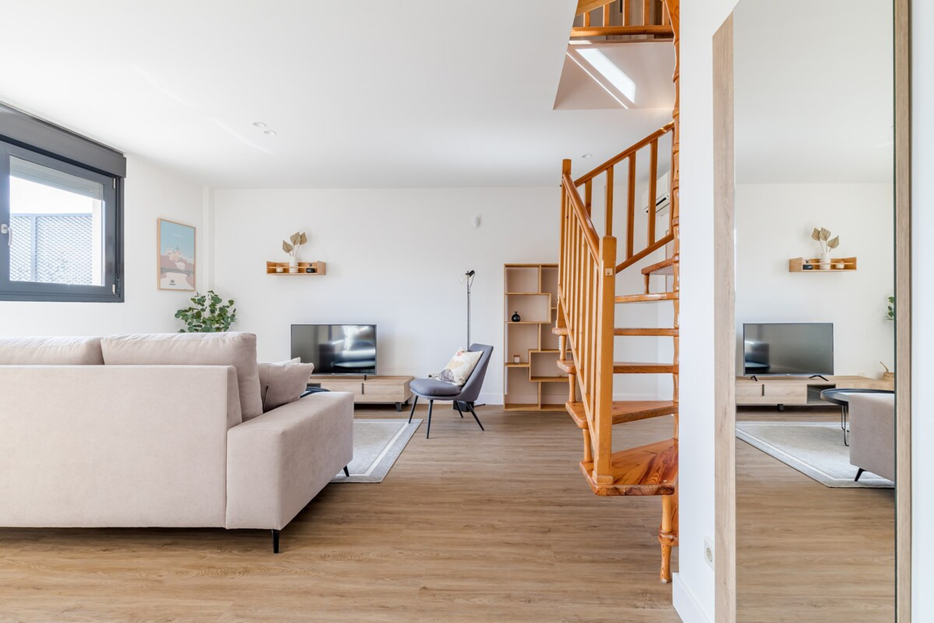 Living room image 3
