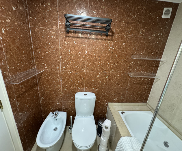 1 bedroom apt w/ parking place and bills included