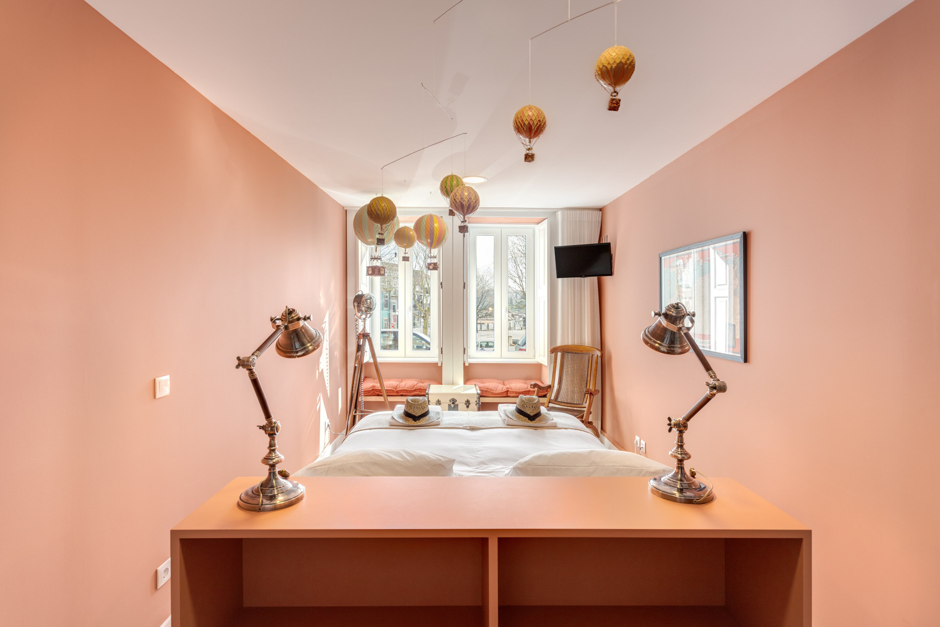 Bedroom with balloon ceiling decor
