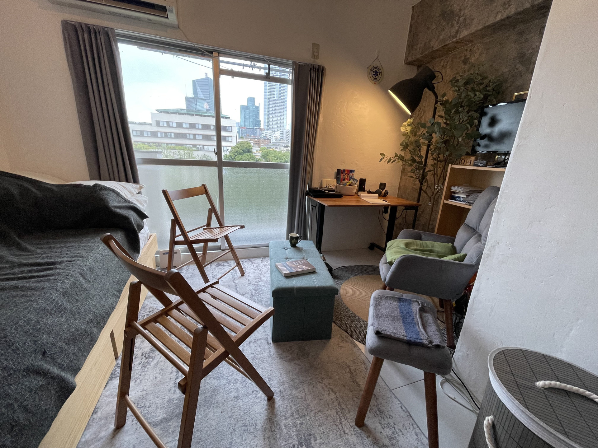 Room with folding chairs and ottoman
