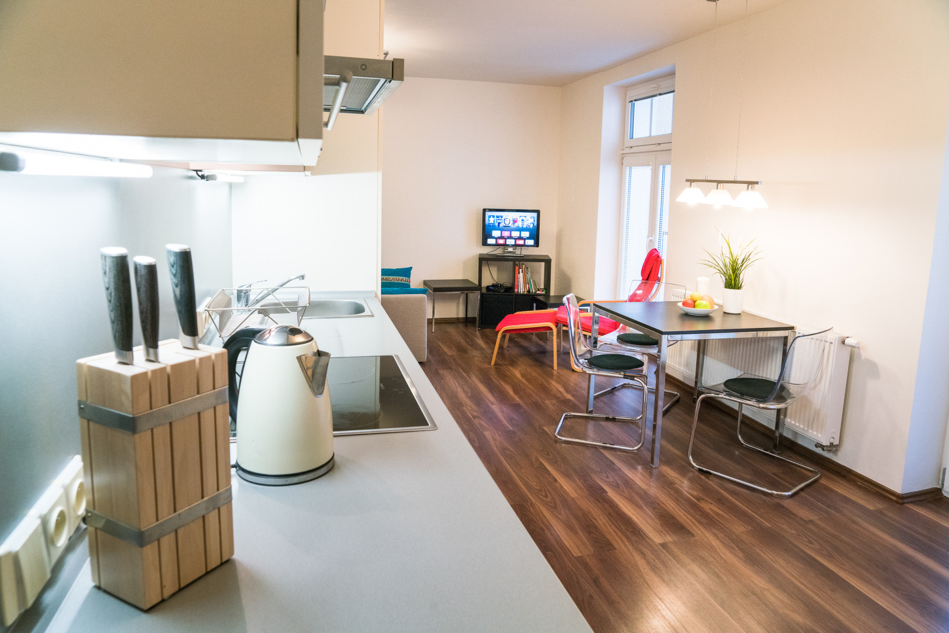 kitchen and table from the entrance door
