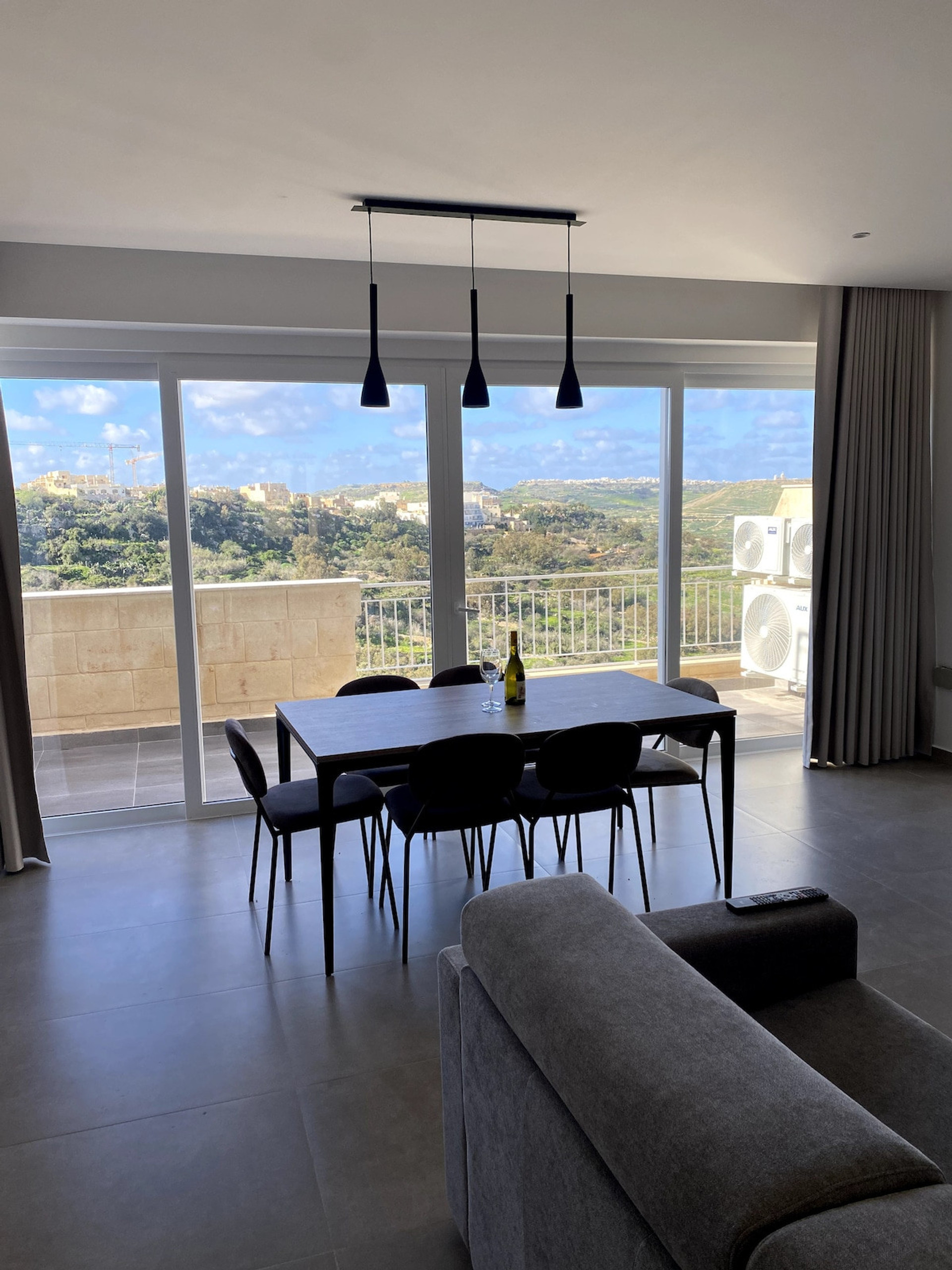 Dining area image 3