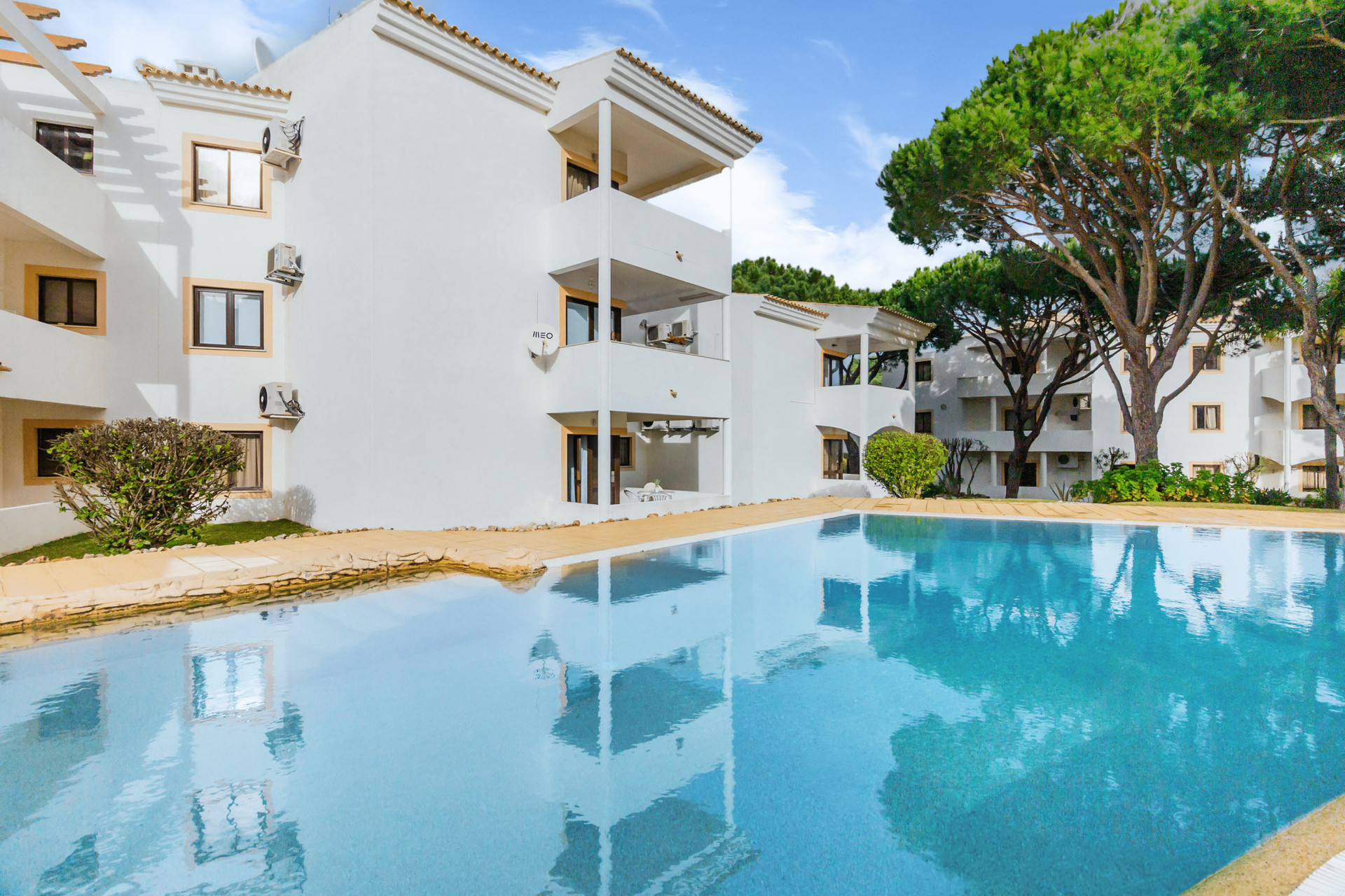 2 Exterior Swimming Pools