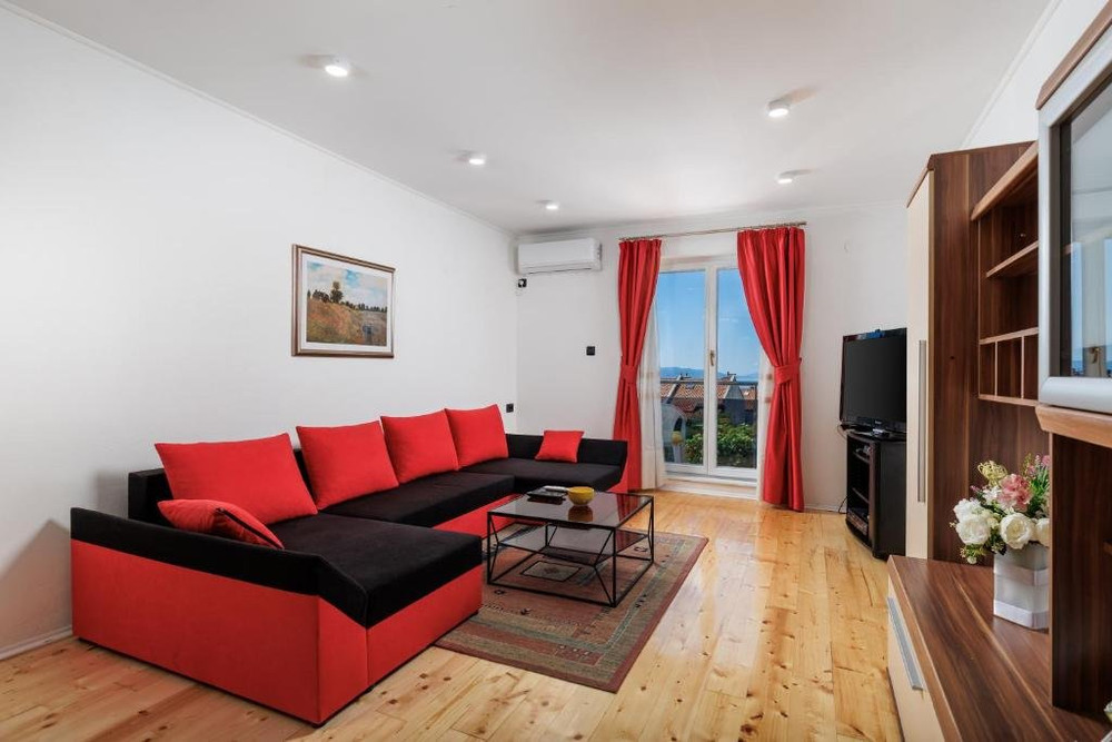 Olive – Spacious Rijeka Home with Pool & Balcony preview