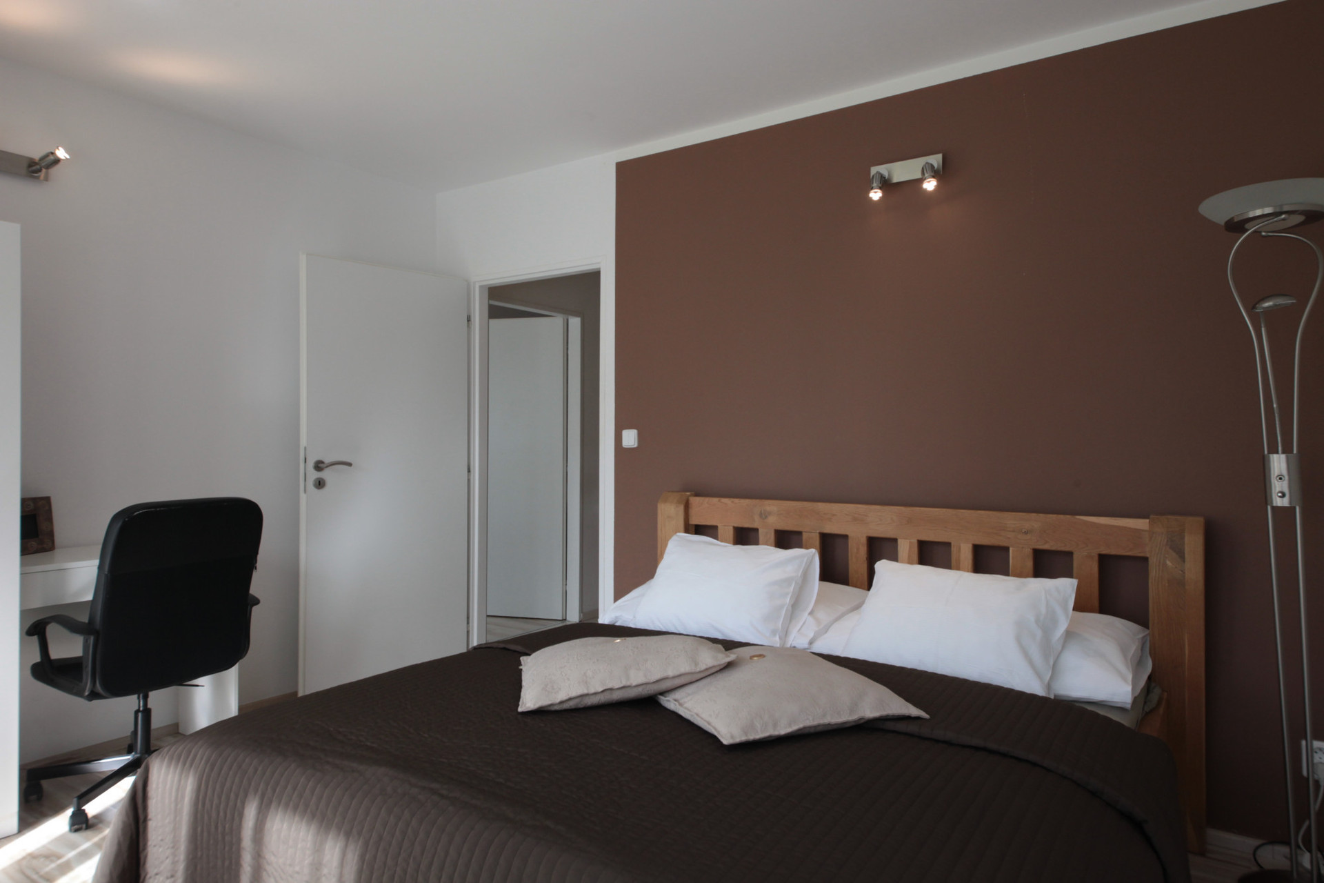 Room 1 / 160x200 bed