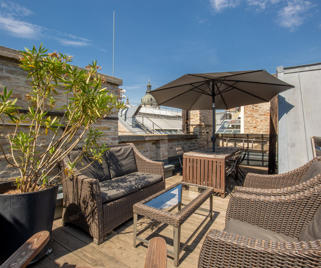 Útulný penthouse 1+kk se soukromou terasou