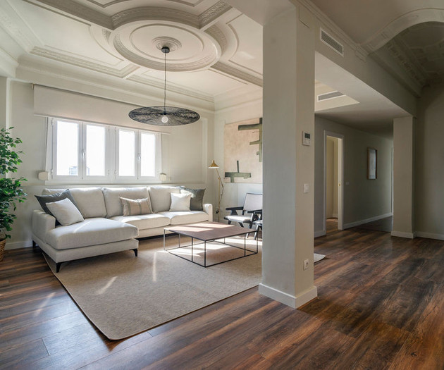 Big apartment with terras, Calle del Hospital 1.28