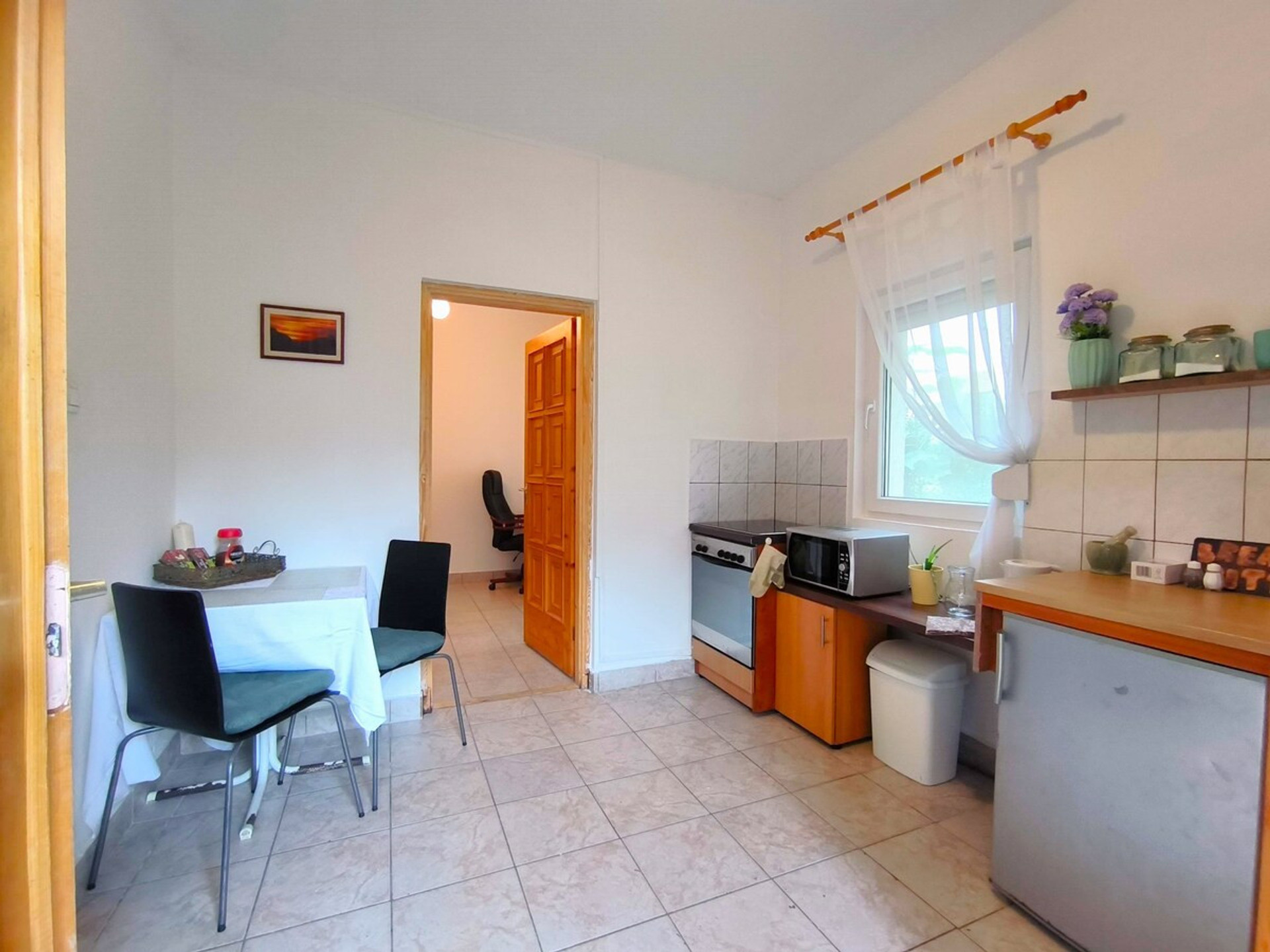 Dining area image 2