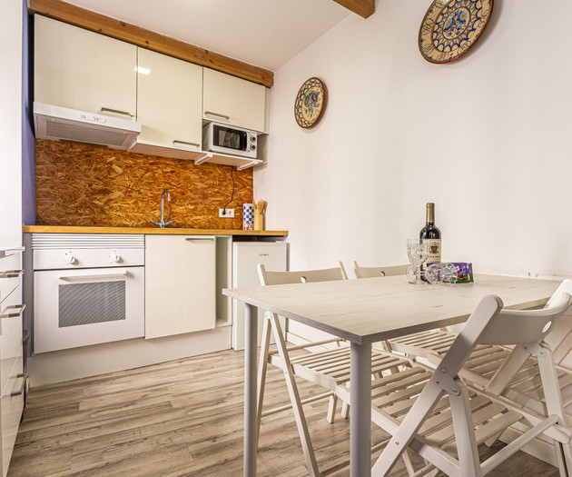 Kitchen with dining table