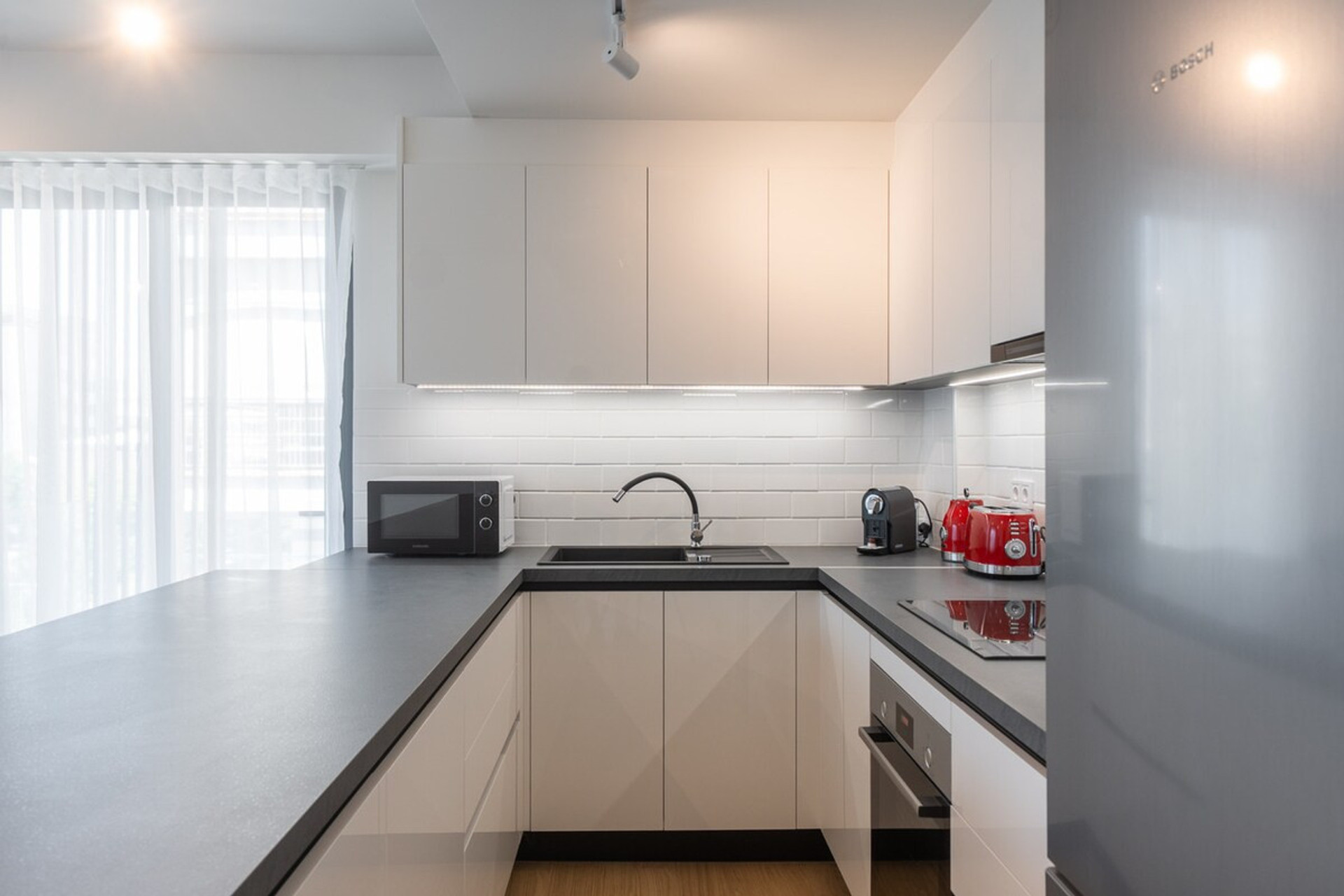 Full kitchen image 2