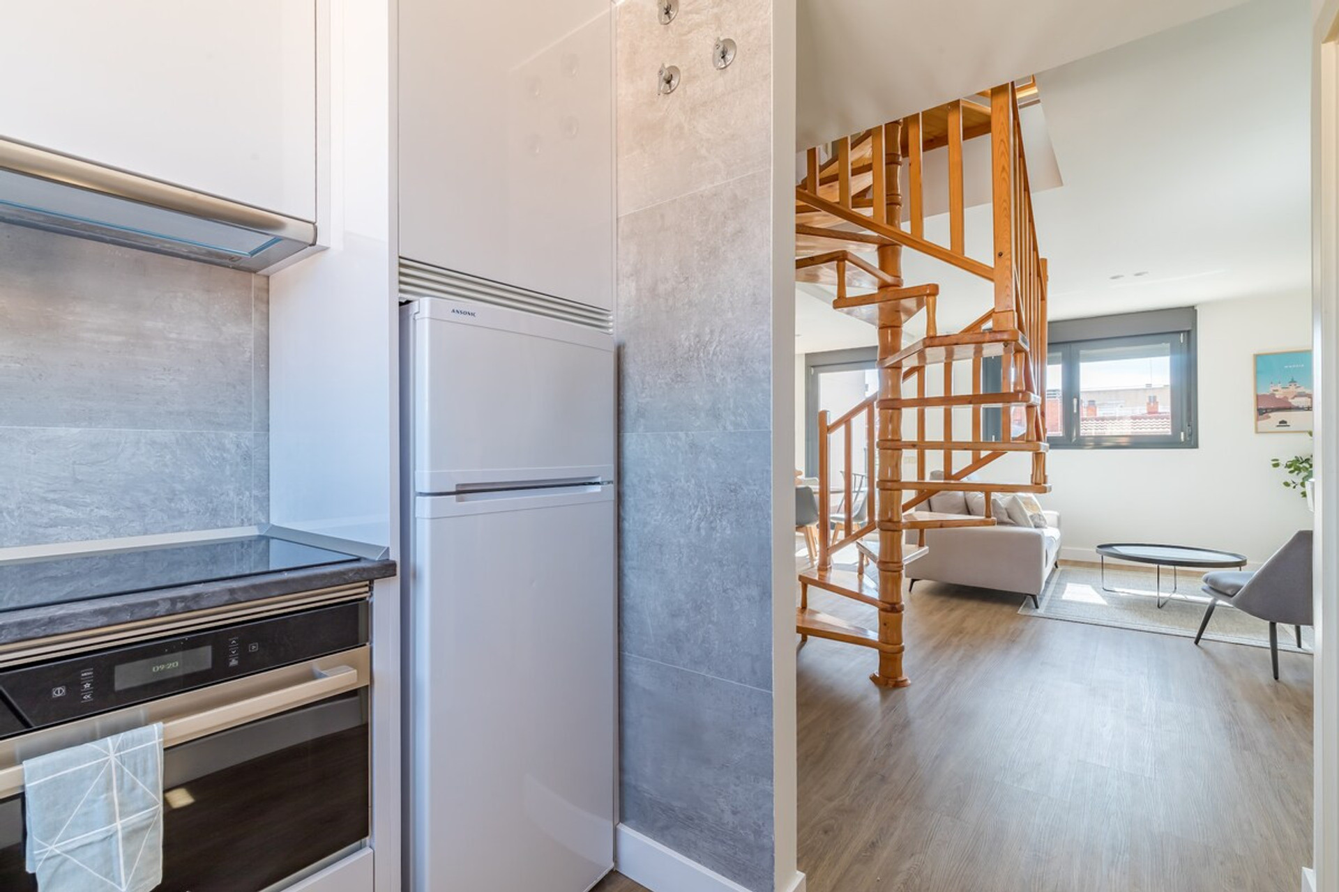 Full kitchen image 1