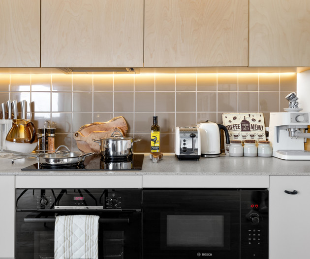 Penthouse Apartment with City Views, Parking + 2BR