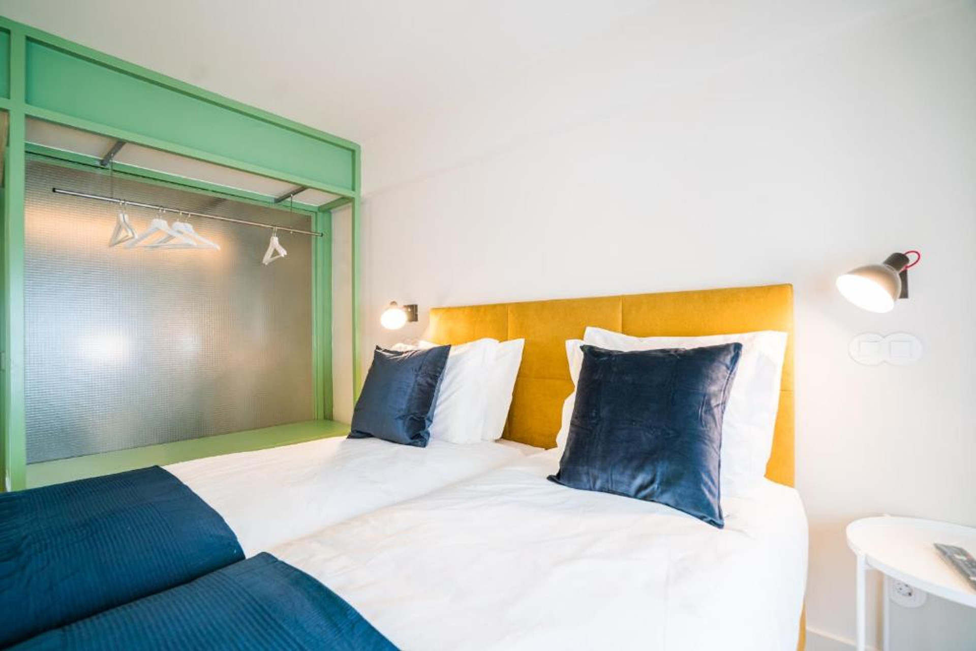 Room (twin beds)