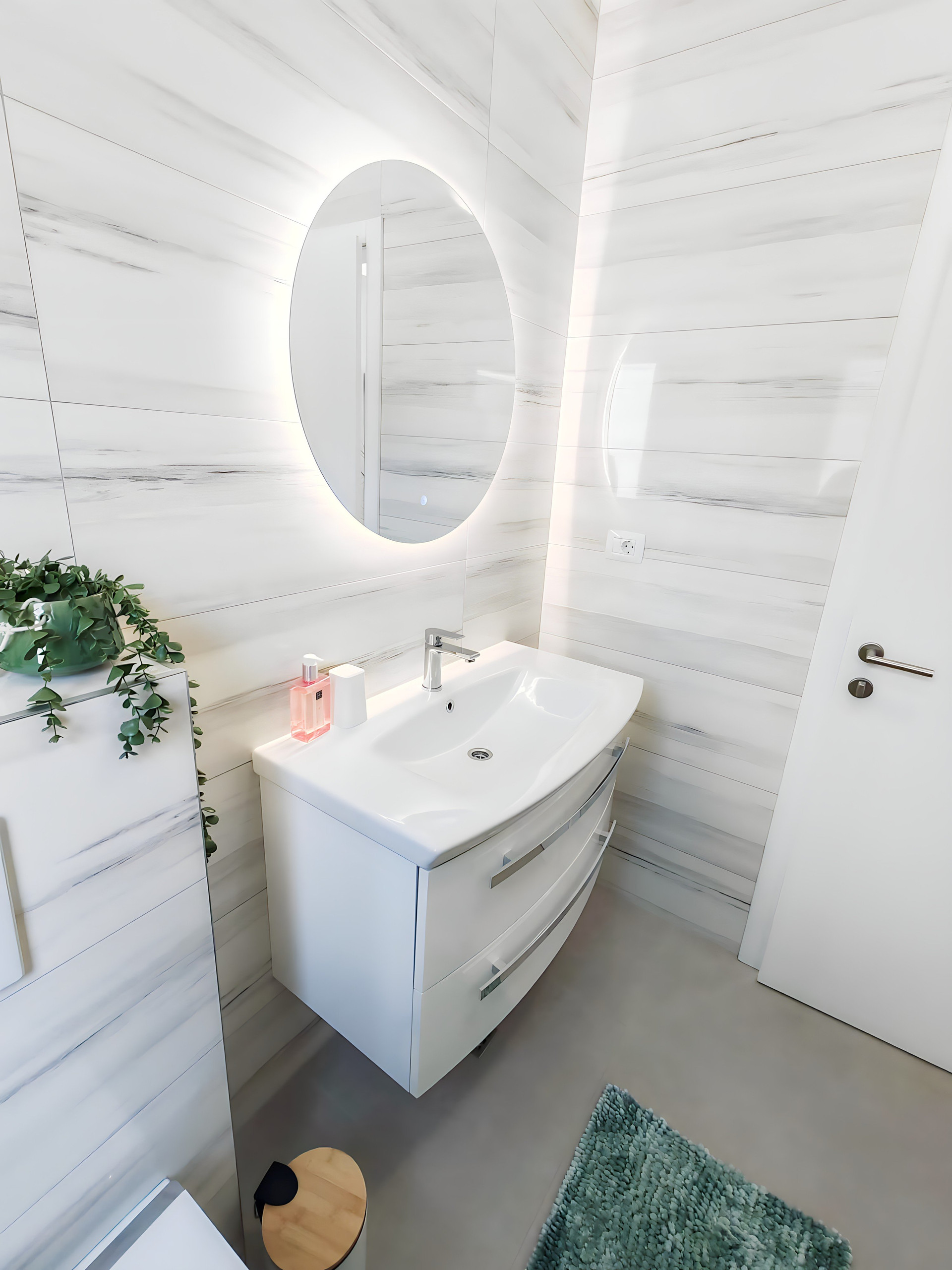 Modern bathroom with round mirror