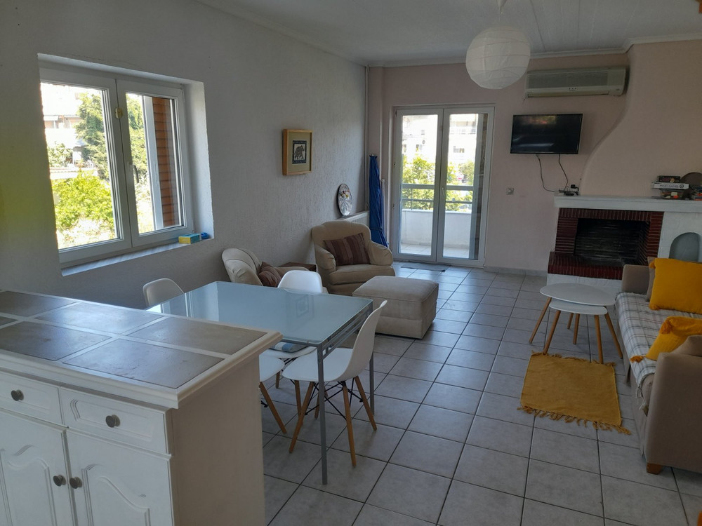 Spacious 2-bed beach maisonette in Perea preview