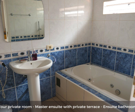 Sunny Coliving Villa with jacuzzi - Master Ensuite Room