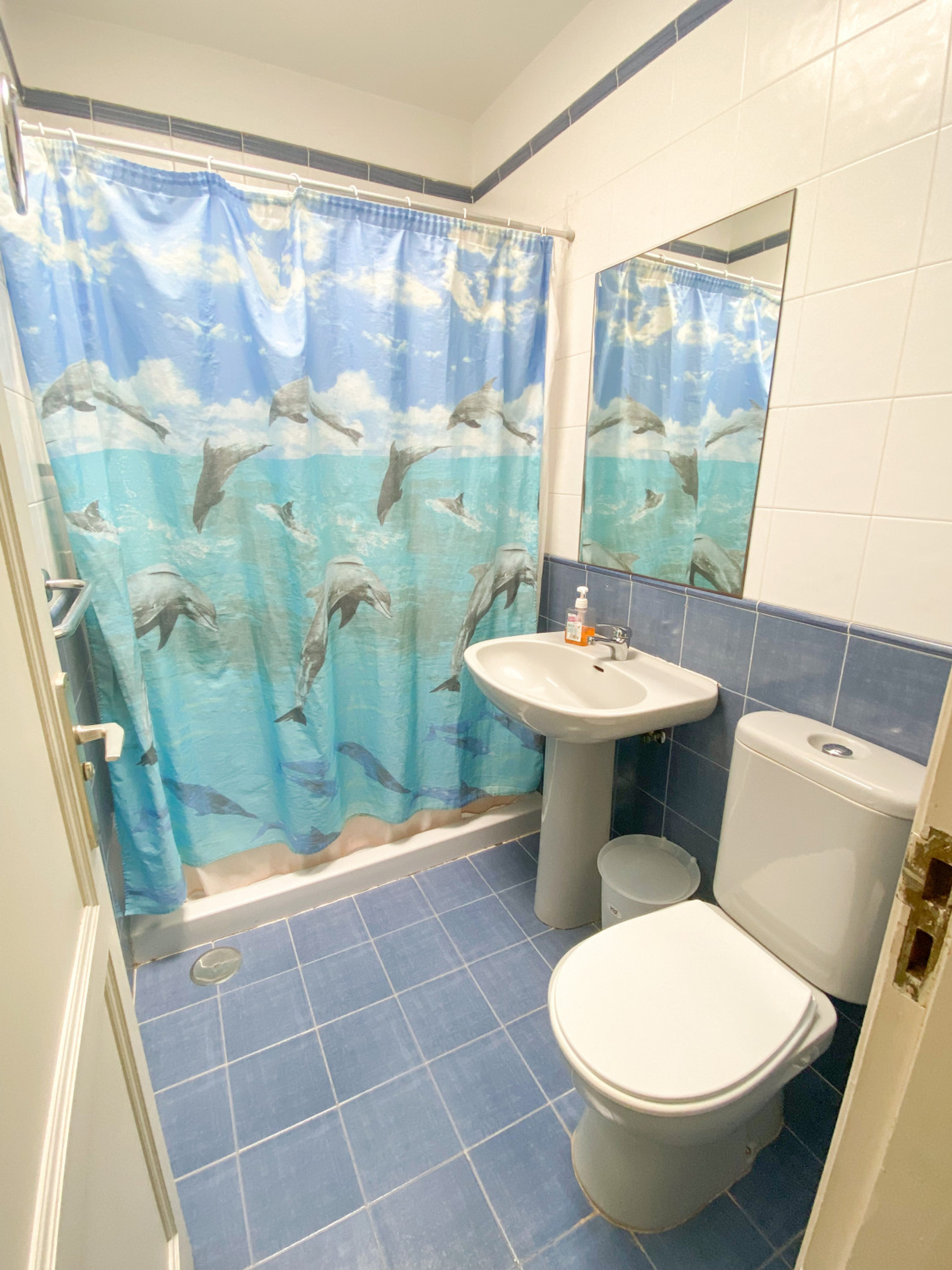 Baño con ducha en planta superior