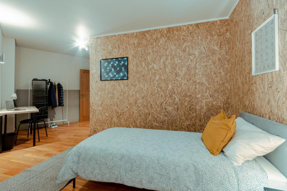 Nice bedroom in a 6-bedroom apartment-room 3 preview