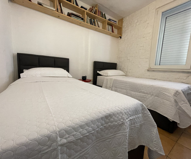 Twin beds with bookshelf