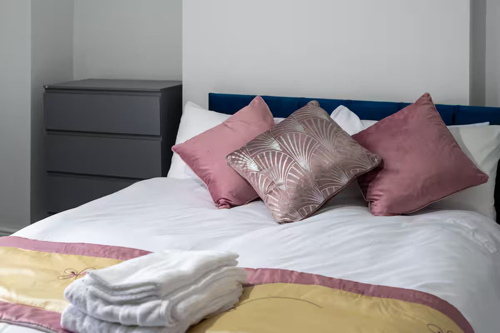 5BR Sheffield Home | Sleeps 10 | Near City Centre preview