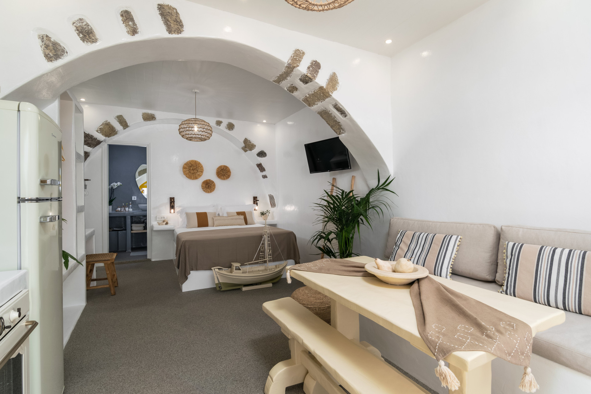 Living area with bed alcove